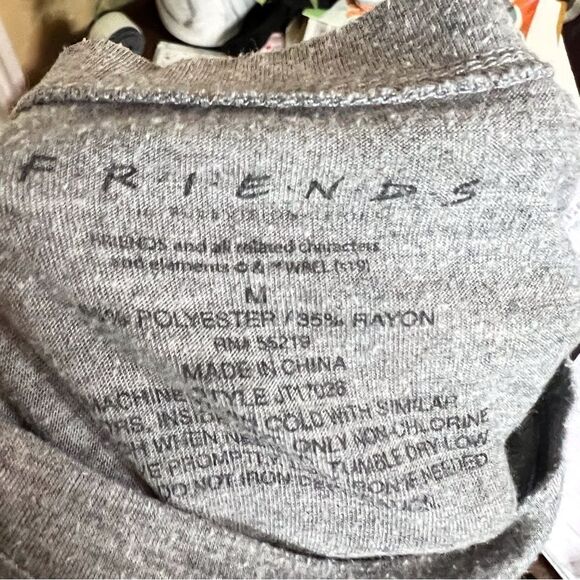 Women’s FRIENDS‎ Central Perk Grey Graphic Tee Shirt Size Medium - Picture 3 of 4